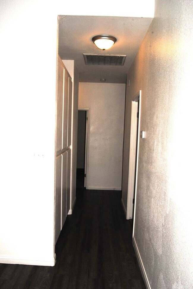 Foto del edificio - 5315 Clover Mountain St