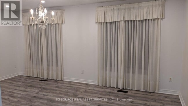 Building Photo - 354 Park Rd N