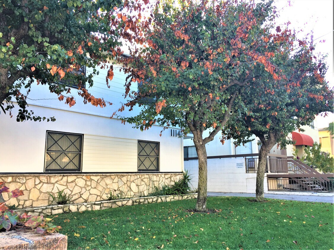 Primary Photo - 1114 E Wilson Ave