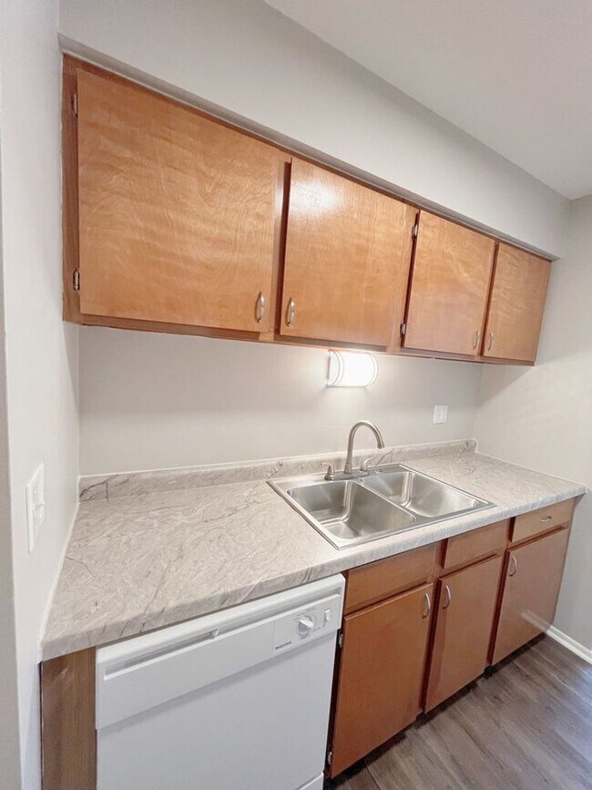 Foto del edificio - Modern 2-Bedroom Apartments in Crown Point, IN – Pet Friendly!