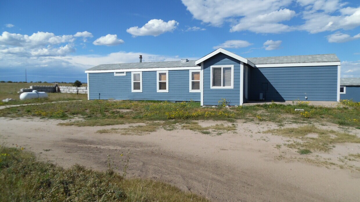 Primary Photo - 9885 N Log Rd