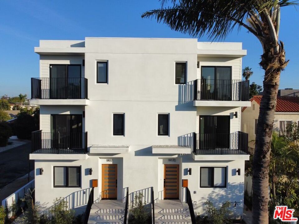 Foto principal - 4545 1/2 Pickford St
