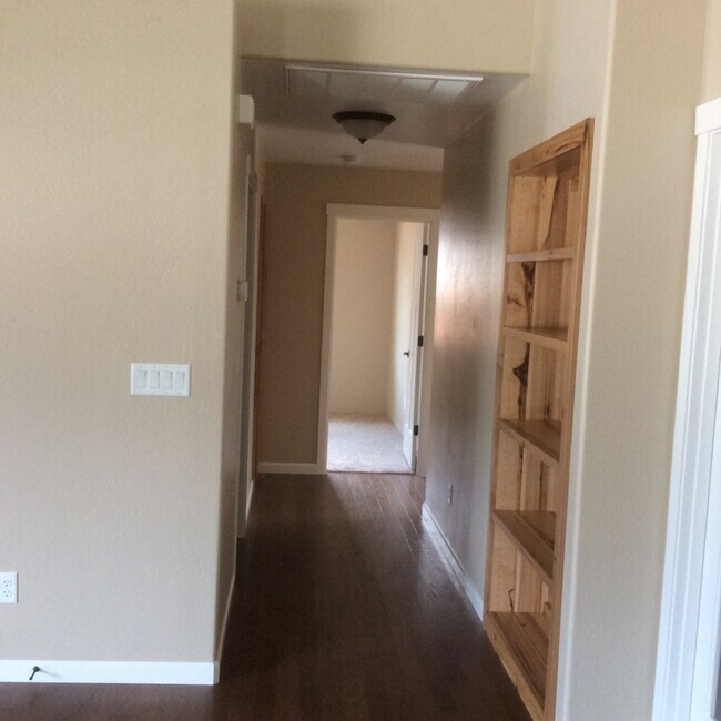 Building Photo - 185 SE Briggs Way