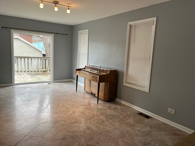 Foto del edificio - 5961 N Elston Ave