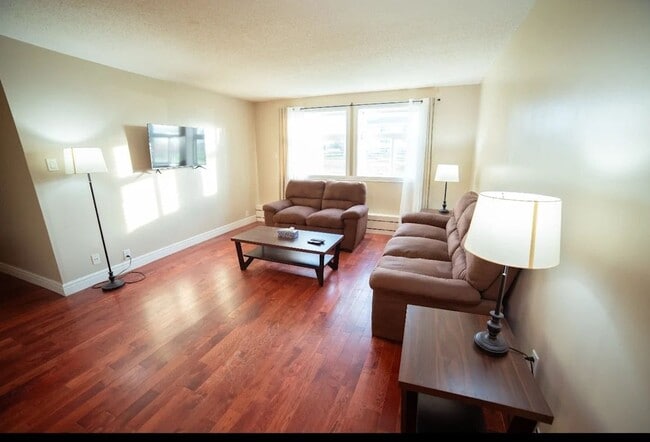 Building Photo - Riverside Court Apartments