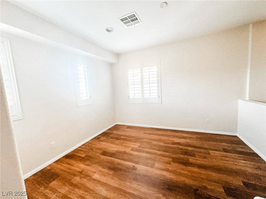 Foto principal - 11245 Newbury Hills Ave