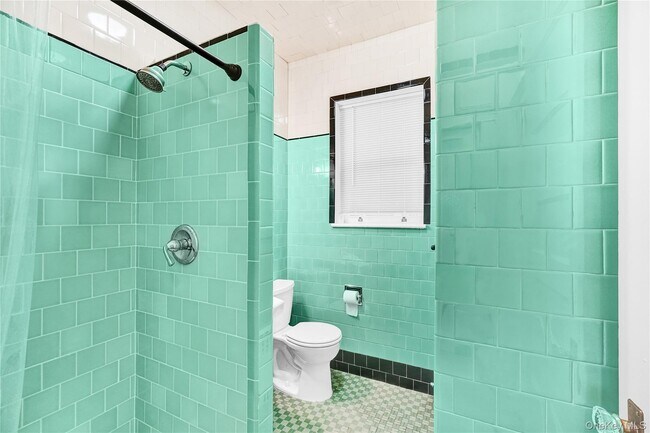 Foto del edificio - 158 Dubois St