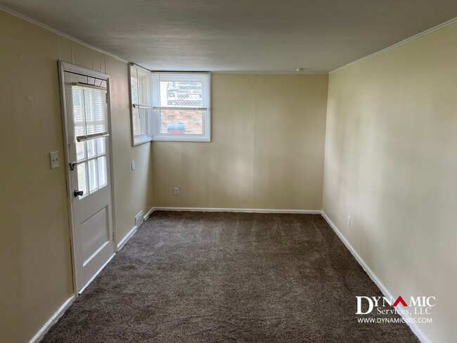 Building Photo - 2425 S Norton Ave