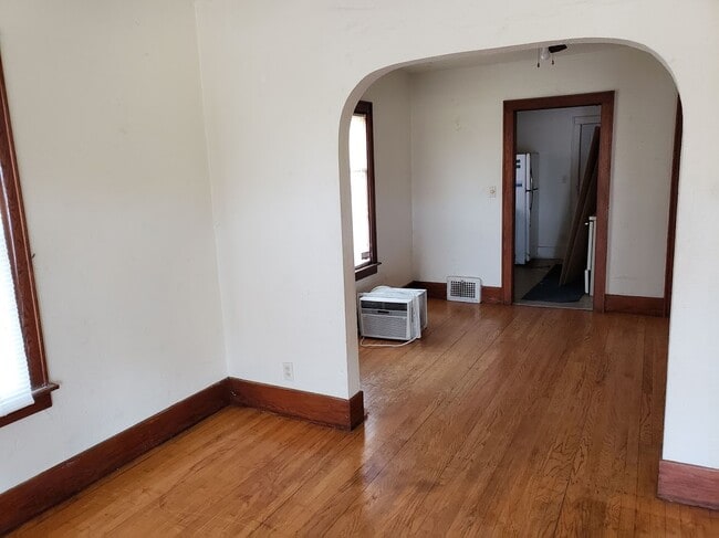 Building Photo - 117 S Homer St