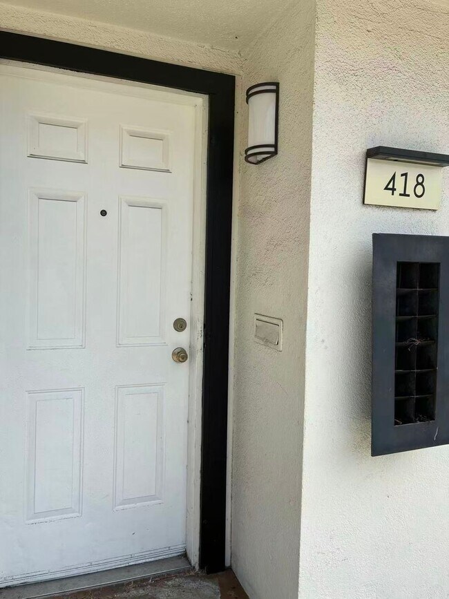 Building Photo - 418 Almond Ave