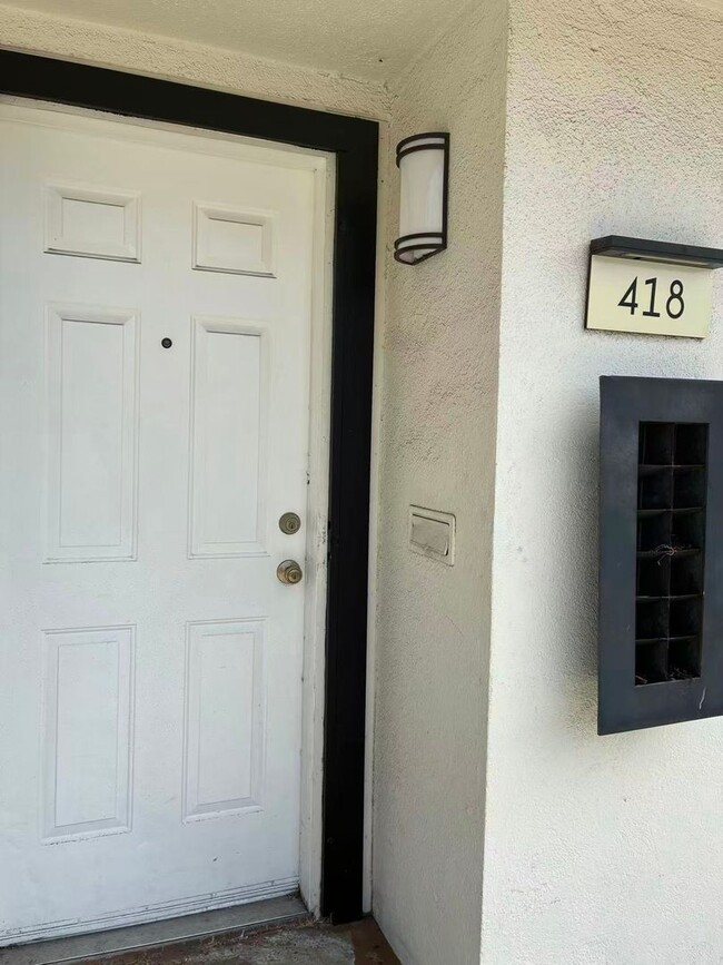 Building Photo - 418 Almond Ave