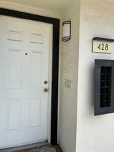 Building Photo - 418 Almond Ave