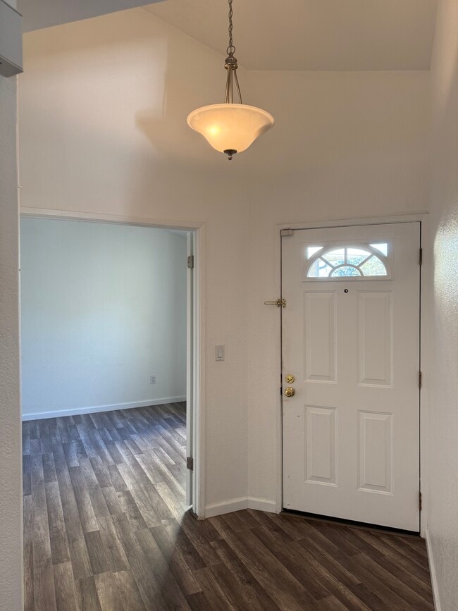 Building Photo - 206 Devonwood