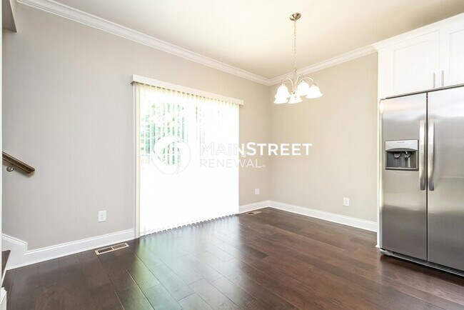 Building Photo - 3 Bedroom Pet-Friendly Home in Hendersonville, TN with Main Street Renewal