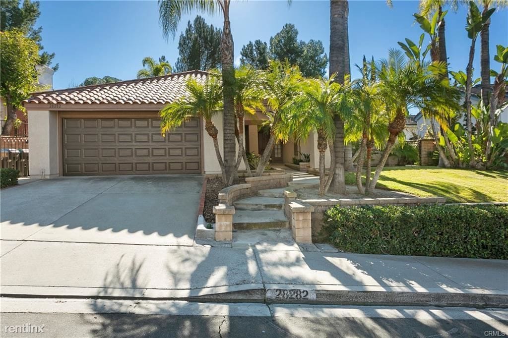 Primary Photo - 6 br, 2.5 bath House - 28282 La Caleta