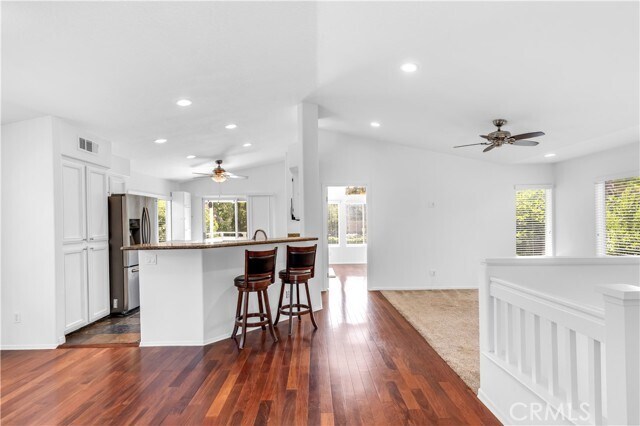 Building Photo - 6 Tavella Pl