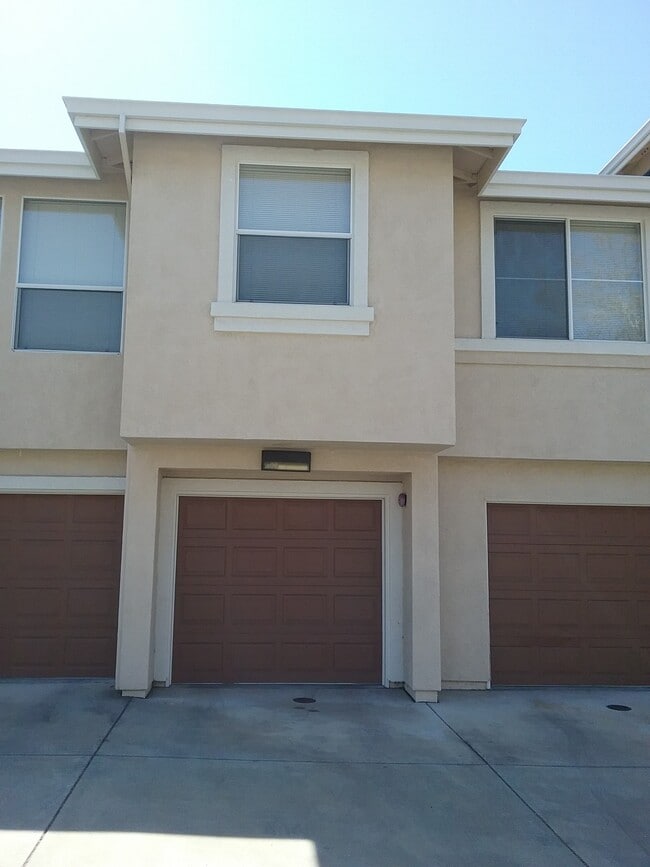 Building Photo - 1042 Niguel Ln