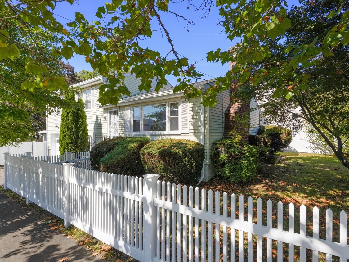 Primary Photo - 3 Hirsch Rd