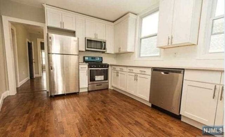Primary Photo - 76 Hoyt St