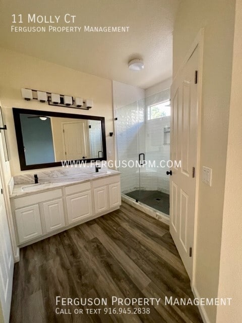 Building Photo - Move In Ready Home Within Walking Distance...