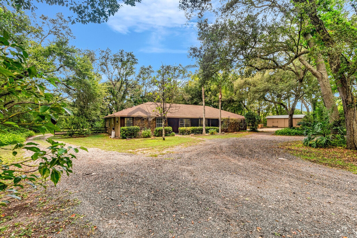 Foto principal - 30851 Round Lake Rd
