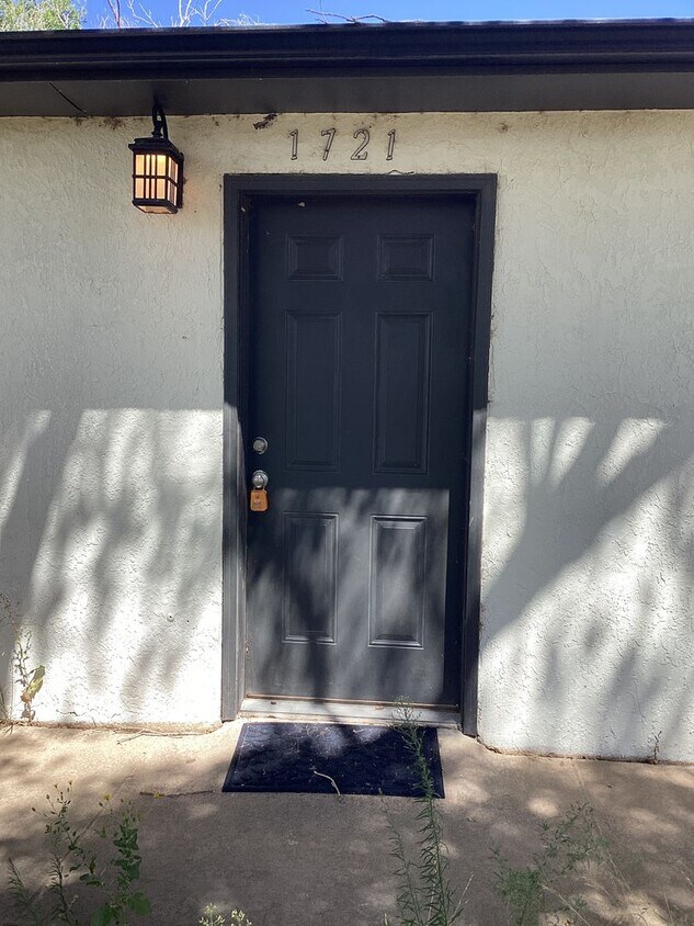 Foto principal - 2 Bedroom in the Parkview School district!...