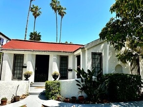 Building Photo - 614-614 N Poinsettia Pl