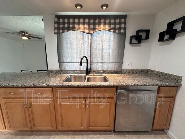 Foto del edificio - 534 Ash St