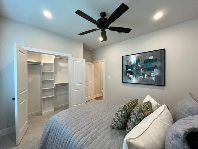 Building Photo - 7123 Alexander Dr