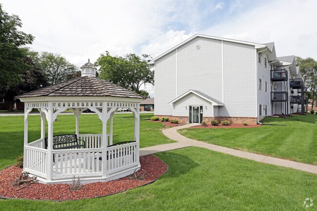 Country Court Apartments Waukee IA 50263 Apartments com Country Court Apartments Waukee IA 50263 Apartments com