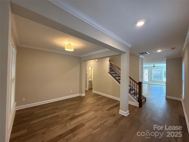 Foto del edificio - 707 Marion Dr