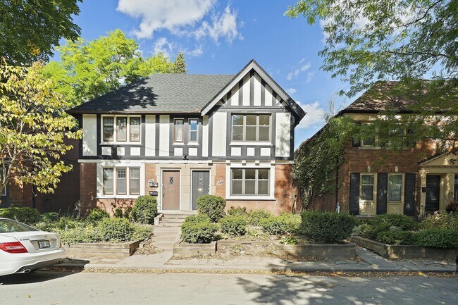 Photo du bâtiment - 28 Strathgowan Ave