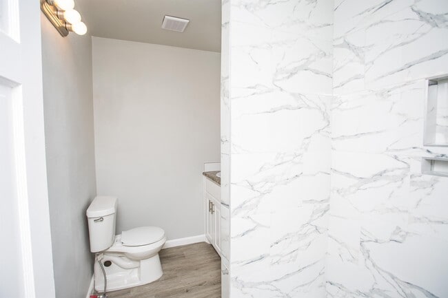 Foto del edificio - 2408 32nd St