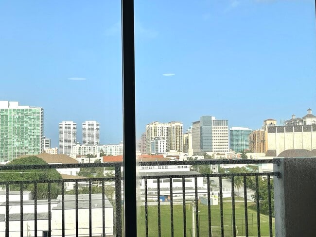 Foto del edificio - 616 Clearwater Park Rd