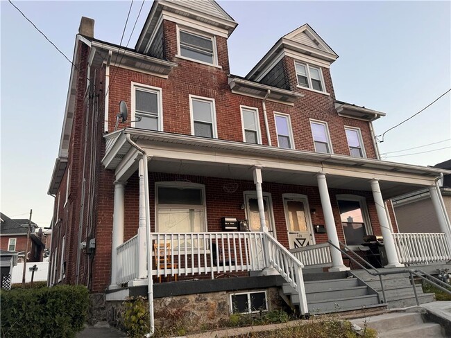 Building Photo - 926 Broadway