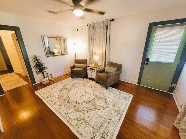 Foto del edificio - 5011 Avenue Q