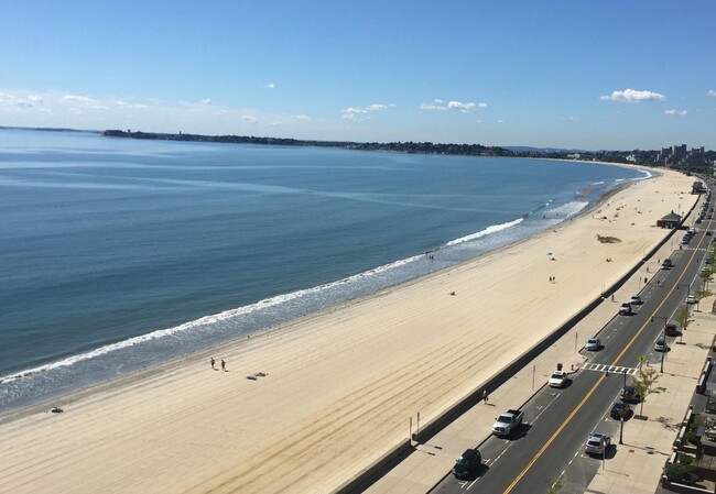 Foto del edificio - 627 Beach St