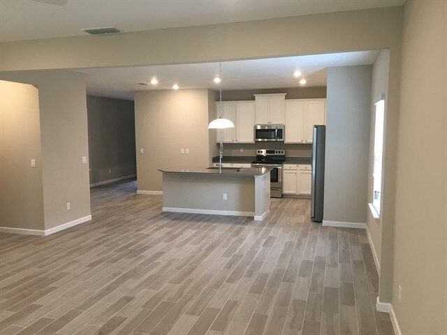 Building Photo - 15779 Douglas Lake Drive