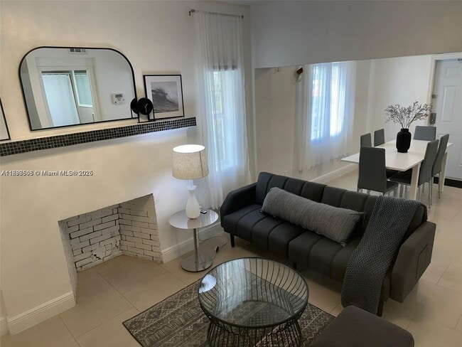 Foto del edificio - 6966 Byron Ave