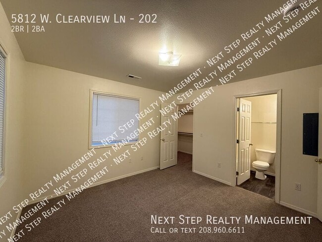 Building Photo - 5812 W Clearview Ln