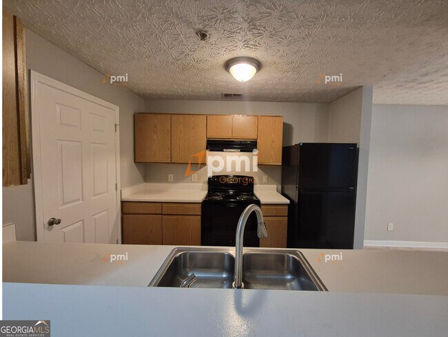 Building Photo - 2204 Fairington Village Dr