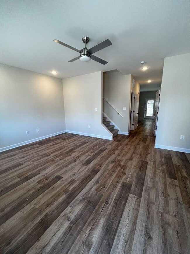 Building Photo - Luxury Townhome in Congers Creek