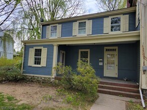 Building Photo - 301 3rd St