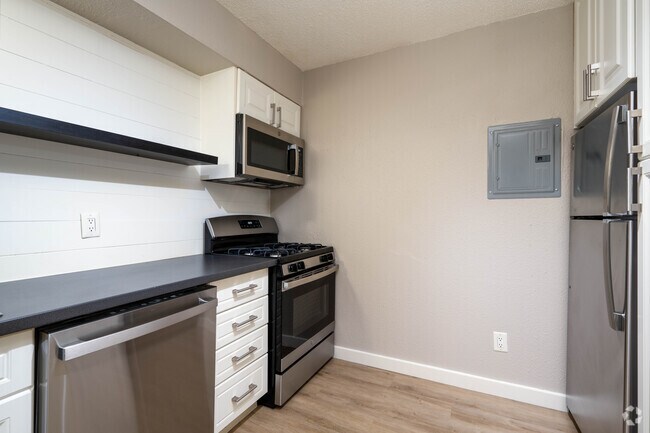 2BR, 1BA - 708SF - The Chelsea