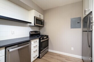 2BR, 1BA - 708SF - The Chelsea