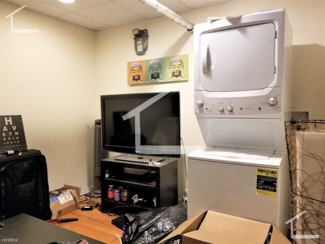 Building Photo - 5 br, 2 bath  - 214 Hemenway St Apt 1A
