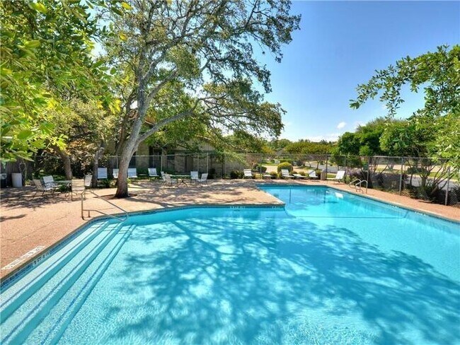 Building Photo - 1017 Solano Dr