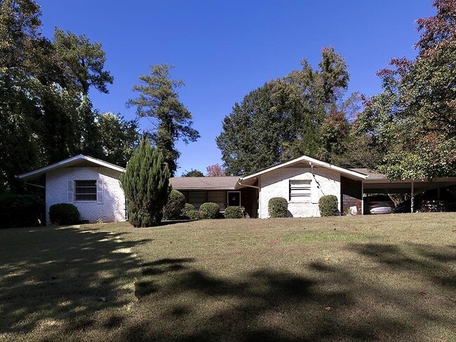 Foto del edificio - 438 Carriage Dr NE