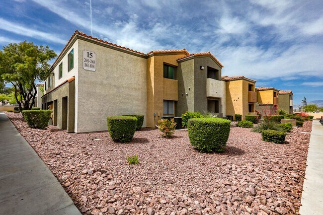 Foto del edificio - 3 Bedroom Remodeled Desert Shore Condo In Gated Community