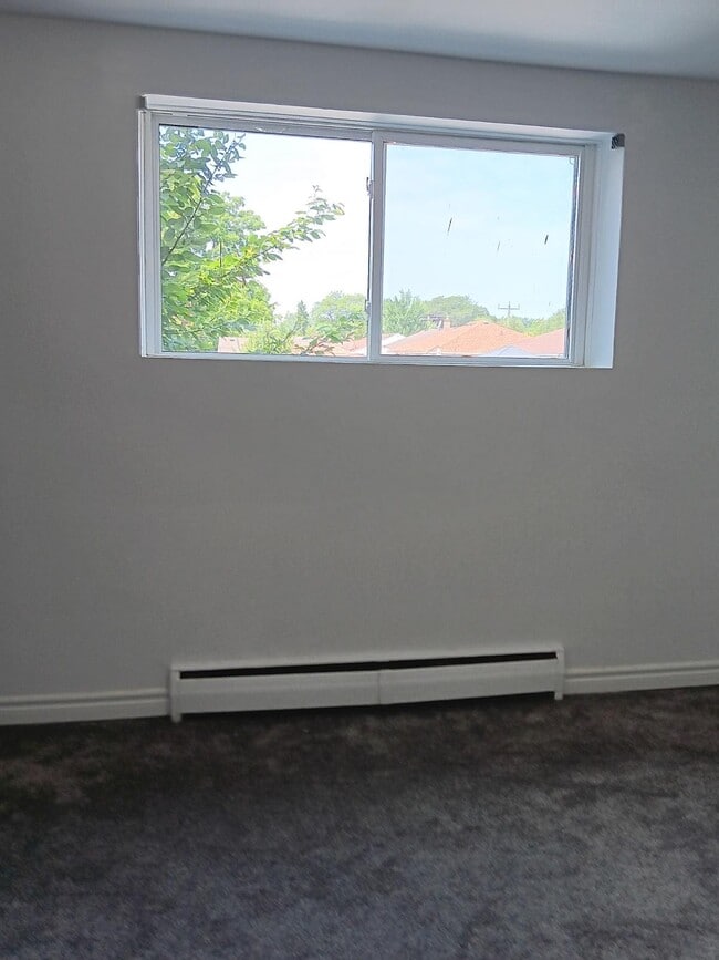 Building Photo - 1 Bedroom Suite available